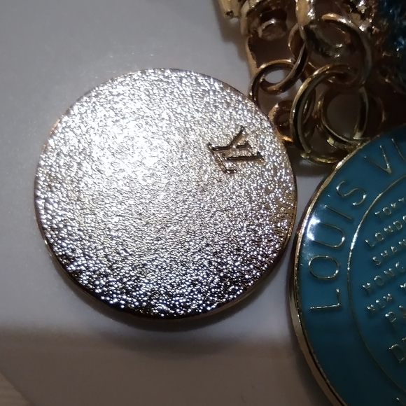 Louis Vuitton Trunks & Bags Charms (2) - Picture 6 of 8